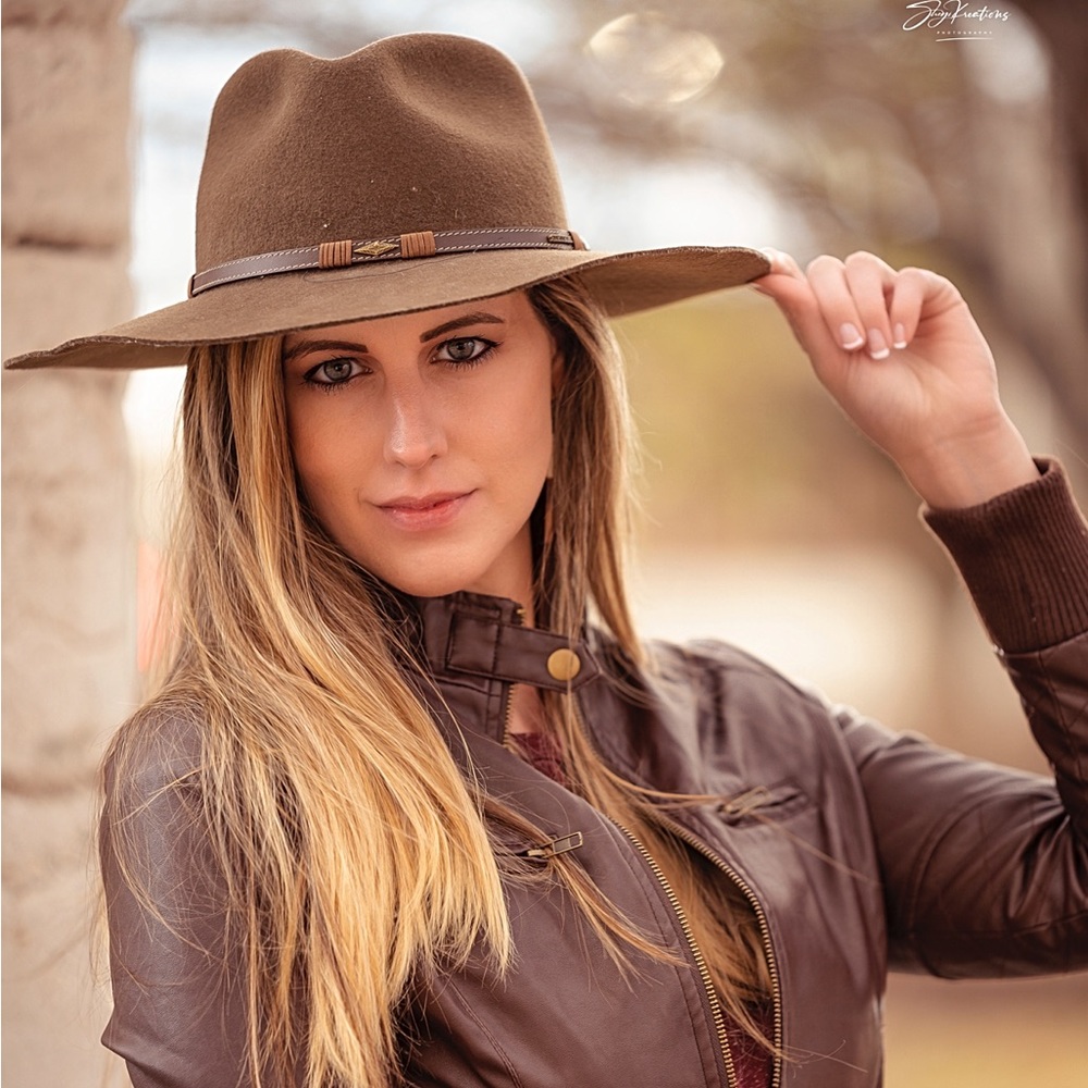 Meet your Posher, Danielle